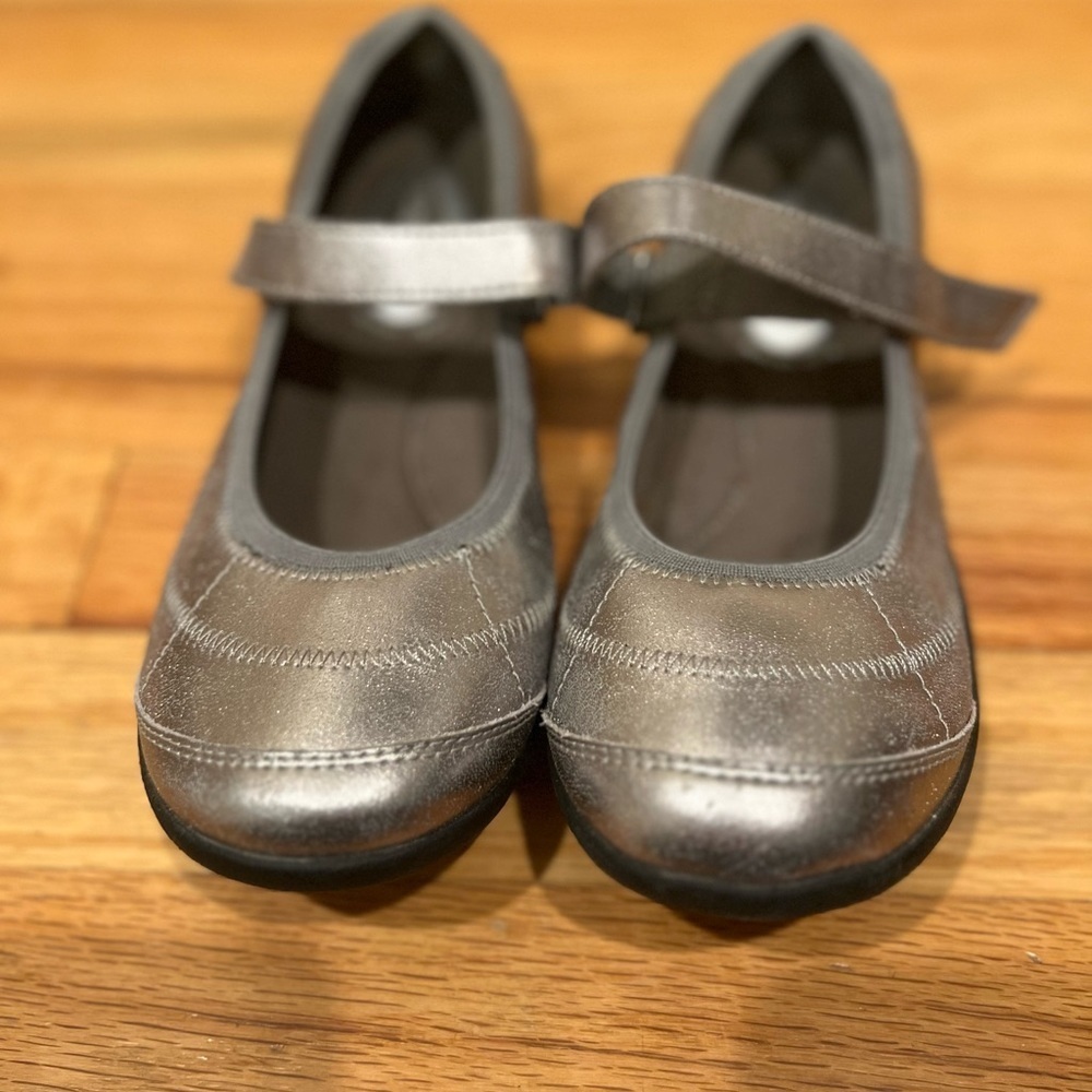 Hush Puppies Leather Silver Mary Jane Flat Kids Size 4.5